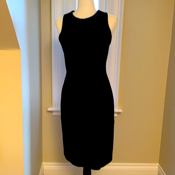 Karen Mullen understated curve hugging sheath - Picture 1 of 4